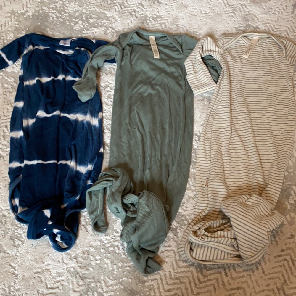 Newborn knotted gowns